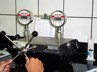 Laboratório de calibração de manômetros